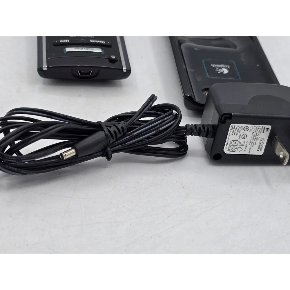 Logitech Harmony 720 Universal Remote w/ Charging Dock - NEEDS BATT - Has Damage